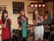 Thumbnail Gesangsensemble mit Drums und Gitarrenbegleitung